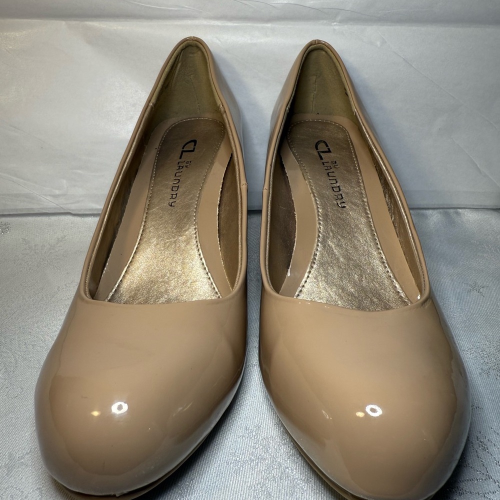 Chinese Laundry Glossy Tan Wedges - Picture 2 of 5